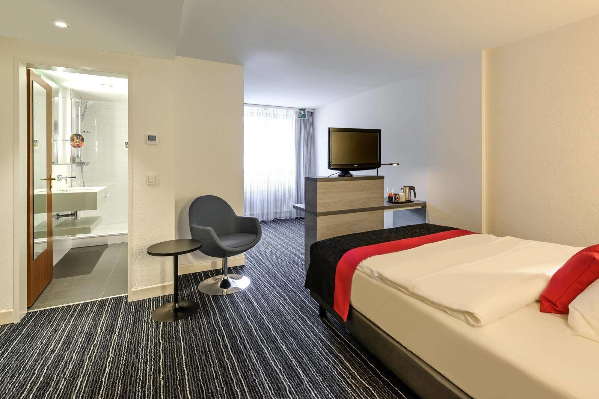 Mercure Hotel Duesseldorf Zentrum Exteriör bild